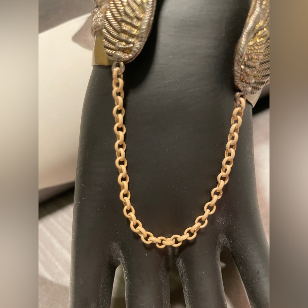 Winged Cuff - Picture 2 of 5